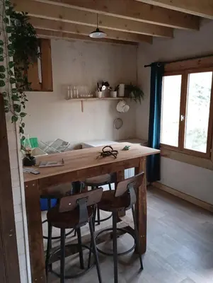 Plan de l'établissement Cabane au bord de l'eau Electricité 12v Pêche à la batterie interdite