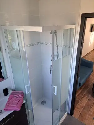 Salle de bains dans l'établissement chez cess