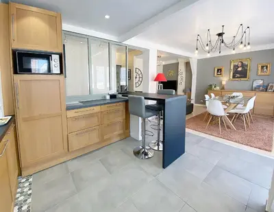 Cuisine ou kitchenette dans l'établissement Chez Clém - 3 chambres - garage privé - wifi - Netflix