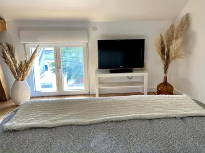 Télévision ou salle de divertissement dans l'établissement La Grange Saint-Laurent
