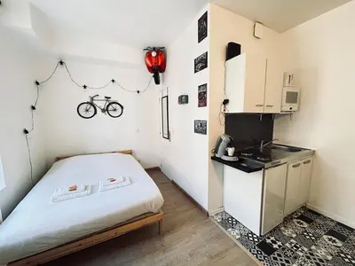 Cuisine ou kitchenette dans l'établissement Lys 7 magnifique studio tout équipé proche de tout
