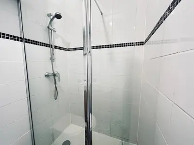 Salle de bains dans l'établissement Lys 7 magnifique studio tout équipé proche de tout