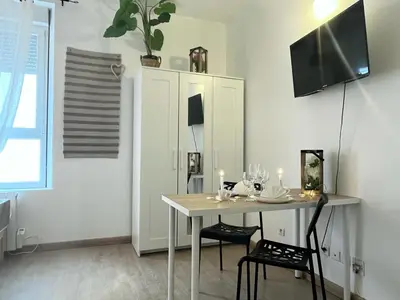 Télévision ou salle de divertissement dans l'établissement Marguerite6 cosy & tout équipé proche centre ville
