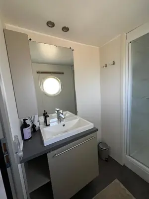 Salle de bains dans l'établissement bungalow de l'escaut