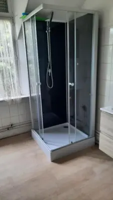 Salle de bains dans l'établissement Résidence le moulin brûlé