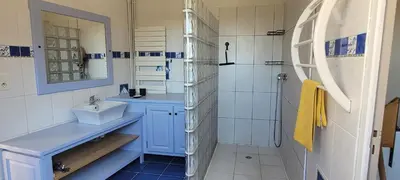 Salle de bains dans l'établissement Le Clos des chênes rouges