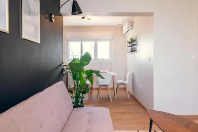 Coin salon dans l'établissement L'élegant, climatisé et rénové - Appart'hôtel Chez MV