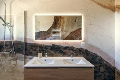 Salle de bains dans l'établissement L'élegant, climatisé et rénové - Appart'hôtel Chez MV