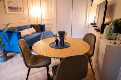 Coin salon dans l'établissement Les teintes royales