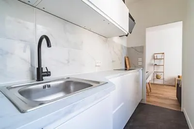 Cuisine ou kitchenette dans l'établissement Le cosy - charmant 2 chambres - centre