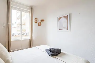Un ou plusieurs lits dans un hébergement de l'établissement Le cosy - charmant 2 chambres - centre