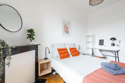 Un ou plusieurs lits dans un hébergement de l'établissement Le cosy - charmant 2 chambres - centre
