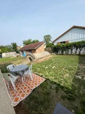 Jardin de l'établissement Petit coin de verdure au cœur de vitry