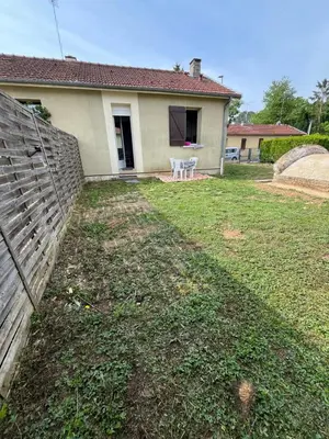 Jardin de l'établissement Petit coin de verdure au cœur de vitry