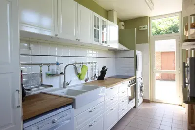 Cuisine ou kitchenette dans l'établissement Les Pommes d'Or