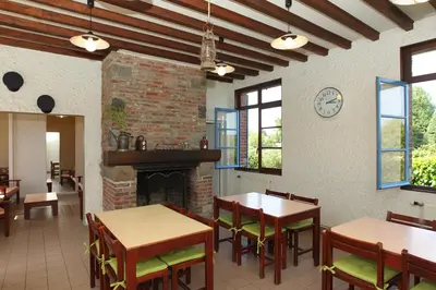 Restaurant ou autre lieu de restauration dans l'établissement Les Pommes d'Or
