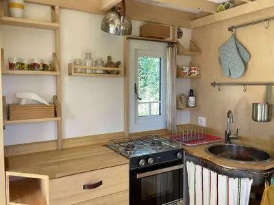 Cuisine ou kitchenette dans l'établissement La Tiny de Margny