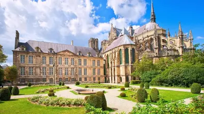 Jardin de l'établissement Studio lumineux et cosy, proche sites touristiques