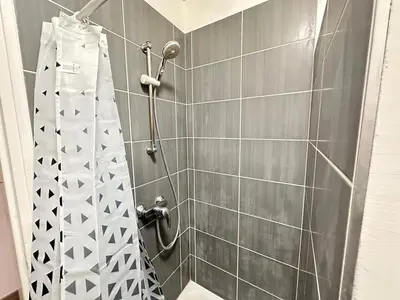 Salle de bains dans l'établissement La détente de Robinson T2 agréable proche centre