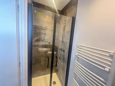 Salle de bains dans l'établissement Neufchâtel studio cosy calme proche centre ville
