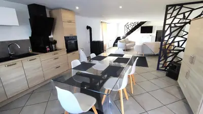 Cuisine ou kitchenette dans l'établissement Heidi