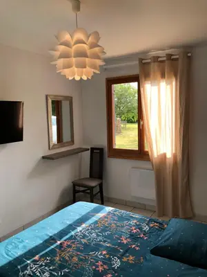 Un ou plusieurs lits dans un hébergement de l'établissement Chez Tatie charmante Maison de plein pieds