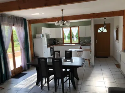 Cuisine ou kitchenette dans l'établissement Chez Tatie charmante Maison de plein pieds