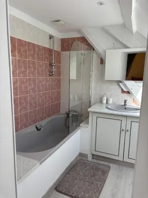 Salle de bains dans l'établissement Le Mondementais - Gîte en Champagne avec piscine