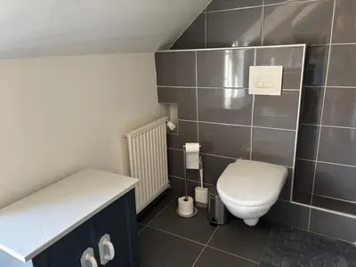 Salle de bains dans l'établissement Le Mondementais - Gîte en Champagne avec piscine