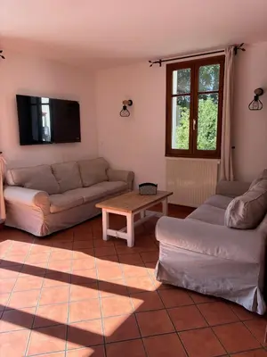 Coin salon dans l'établissement Le Mondementais - Gîte en Champagne avec piscine