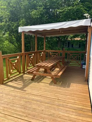 Balcon ou terrasse dans l'établissement Mobil-home - Bairon - Bord de lac