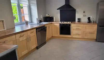 Cuisine ou kitchenette dans l'établissement Sous le clocher