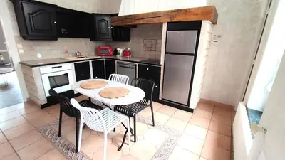 Cuisine ou kitchenette dans l'établissement La maison du voyageur toque