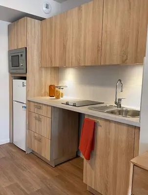 Cuisine ou kitchenette dans l'établissement Zenao Appart'hôtels Châlons-en-Champagne