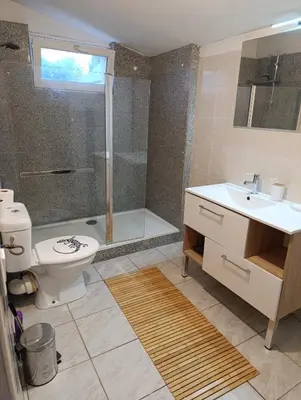 Salle de bains dans l'établissement La Maison du Sapin