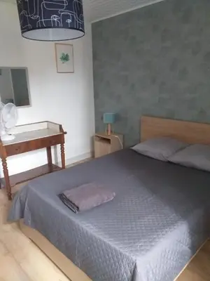 Un ou plusieurs lits dans un hébergement de l'établissement Tres bel appartement face au Chateau 2 ch 4 pers - BAUDELAIRE