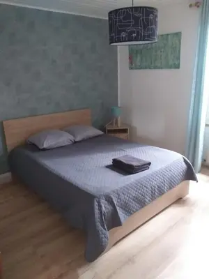 Un ou plusieurs lits dans un hébergement de l'établissement Tres bel appartement face au Chateau 2 ch 4 pers - BAUDELAIRE