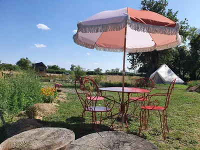 Jardin de l'établissement Tente confortable pour 4 personnes