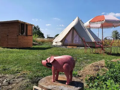 Jardin de l'établissement Tente confortable pour 4 personnes
