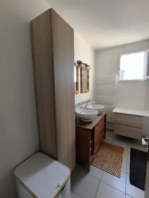 Salle de bains dans l'établissement Maison 4 chambres