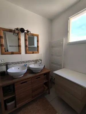 Salle de bains dans l'établissement Maison 4 chambres