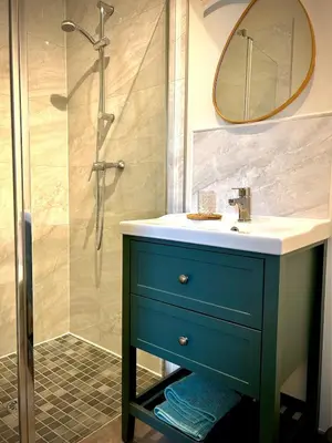 Salle de bains dans l'établissement L'Escale de la Râperie logement2