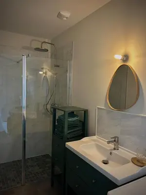Salle de bains dans l'établissement L'Escale de la Râperie, logement 3