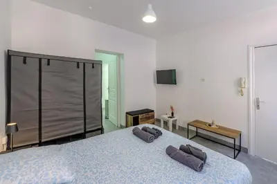 Un ou plusieurs lits dans un hébergement de l'établissement Jacmel - 5min Centre Ville - Wifi