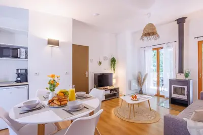 Cuisine ou kitchenette dans l'établissement Le Sureau S30 - Le Val Joly - 50 m du lac