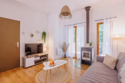 Télévision ou salle de divertissement dans l'établissement Le Sureau S30 - Le Val Joly - 50 m du lac