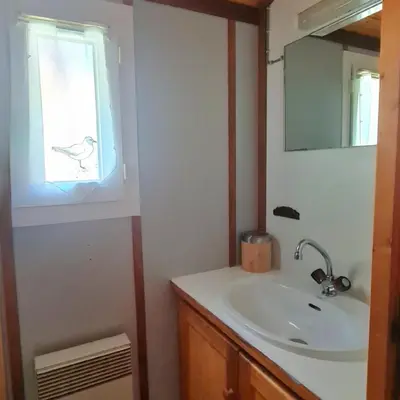 Salle de bains dans l'établissement Chalet LE LIRY