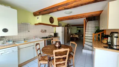 Cuisine ou kitchenette dans l'établissement Gîte LA COUMERETTE