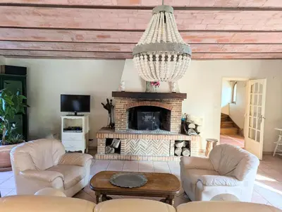Coin salon dans l'établissement Maison familiale - La Rabouillère