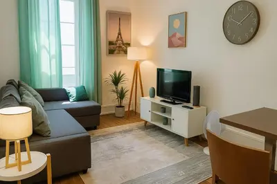 Télévision ou salle de divertissement dans l'établissement MEAUX Centre Vue Cathédrale RDC Cosy